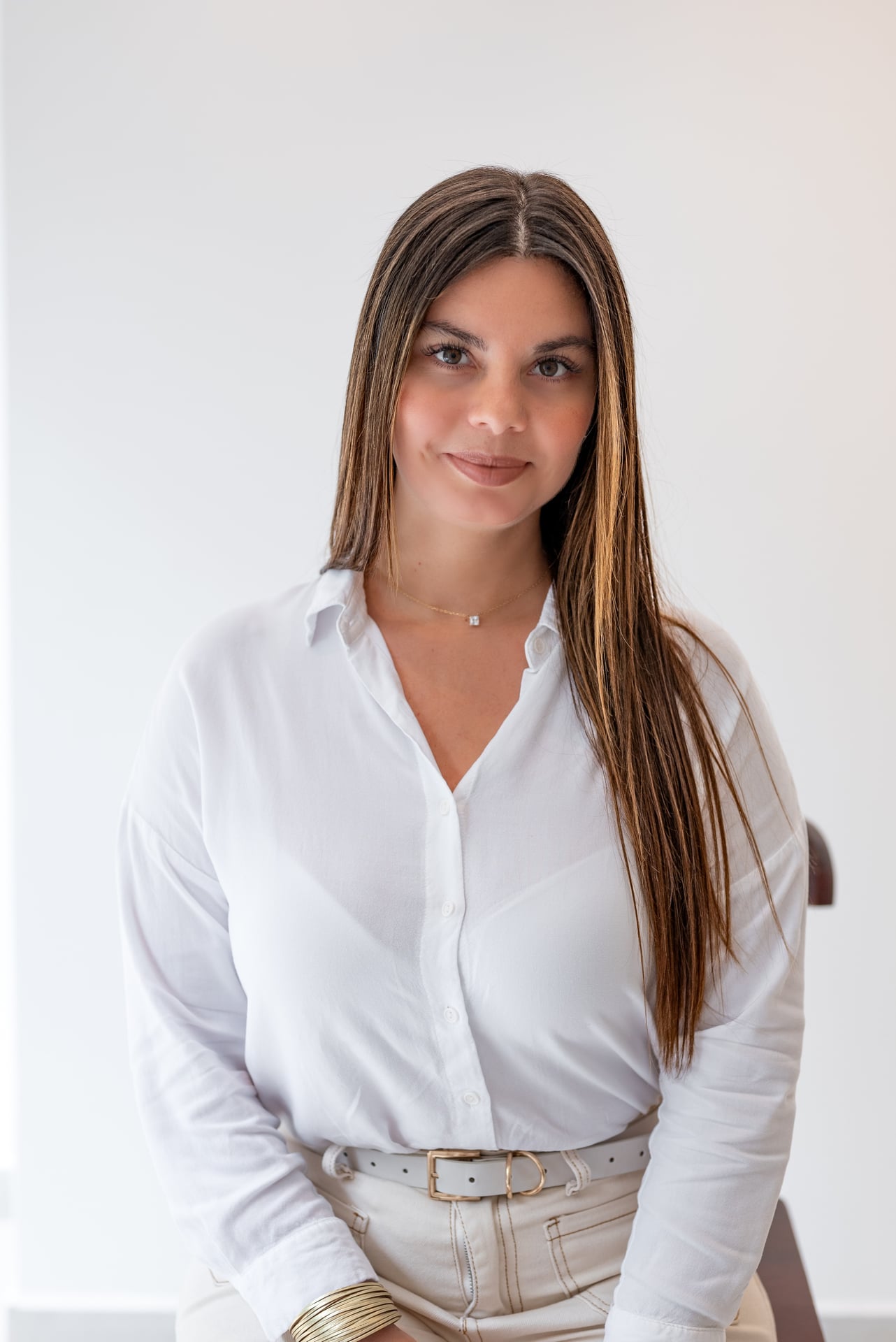 Ana Paula Villalobos — Abogada y Notaria / Attorney and Notary