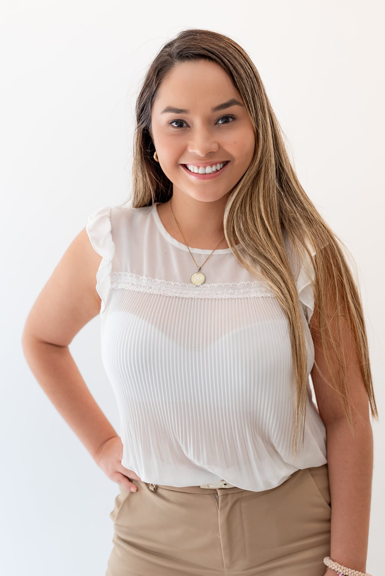 Julissa Angulo — Abogada / Attorney at Law